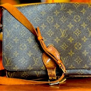 VINTAGE CARTOUCHIÈRE LEATHER CROSSBODY BAG